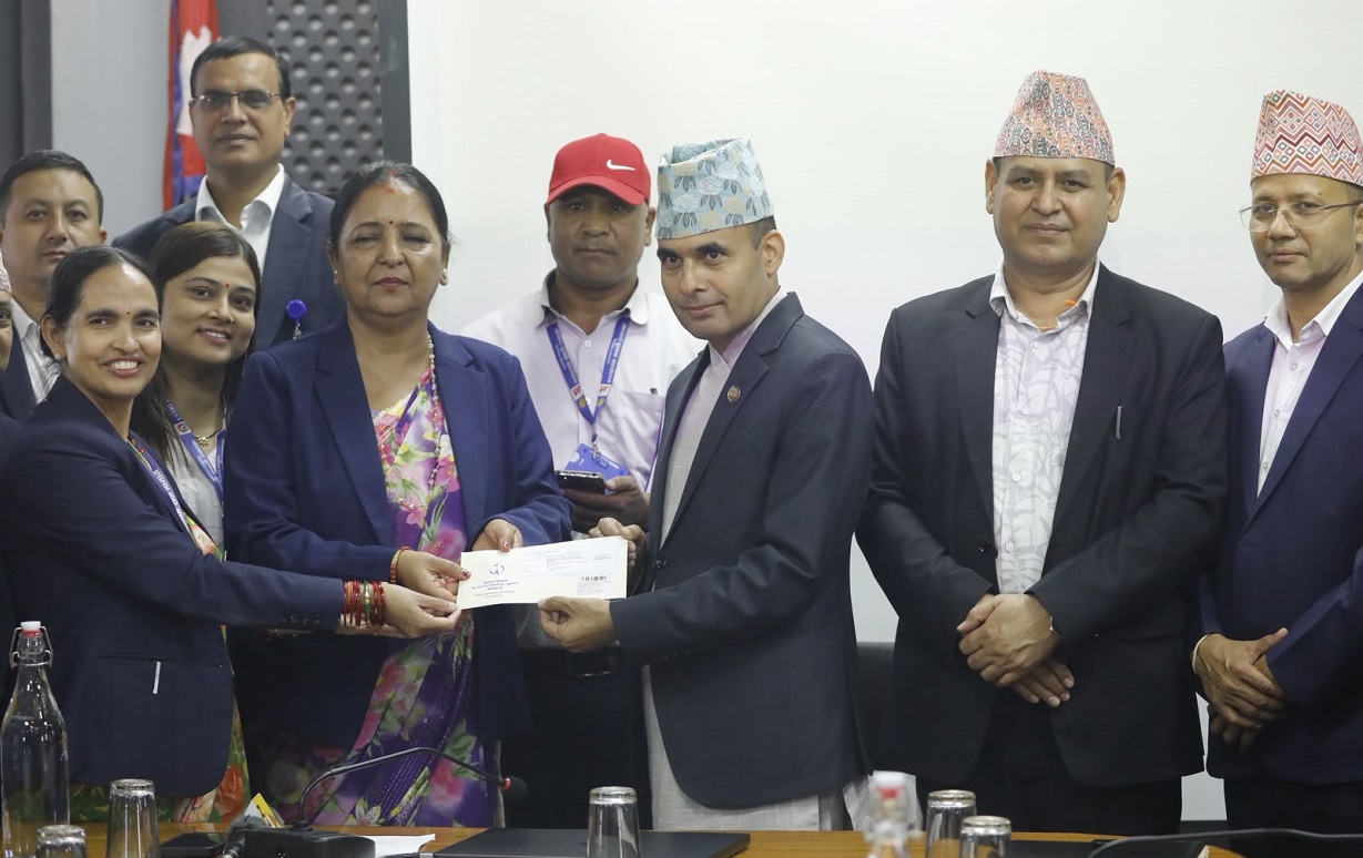 अब अनलाइन फर्म भरेपछि हुलाकबाट घरैमा आइपुग्छ टेलिकमको सिमकार्ड