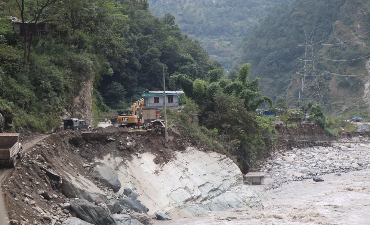 कालीगण्डकी बाढीले बगरमा परिणत भयो तातोपानी कुण्ड