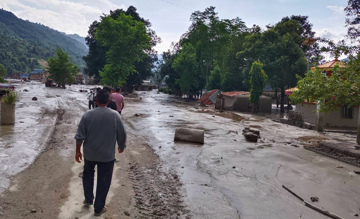 भदौ १० को बाढीले क्षतिग्रस्त गल्छी–बेत्रावती सडकमा ट्रयाक खुल्यो, आवतजावत सुरु